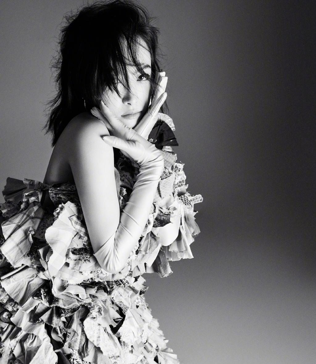 时尚女神宋茜红秀封面写真