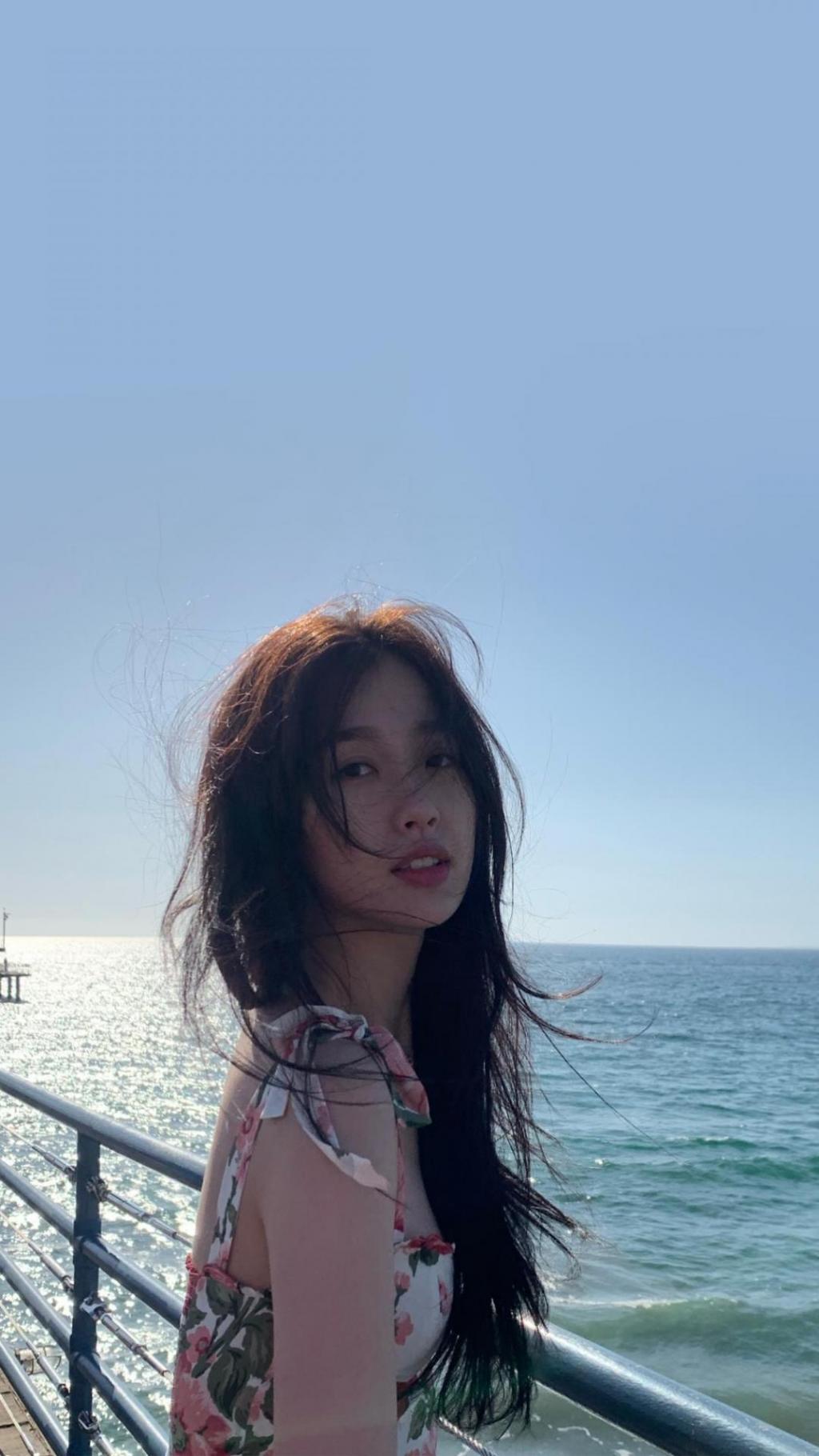 小清新少女虞书欣气质知性迷人写真