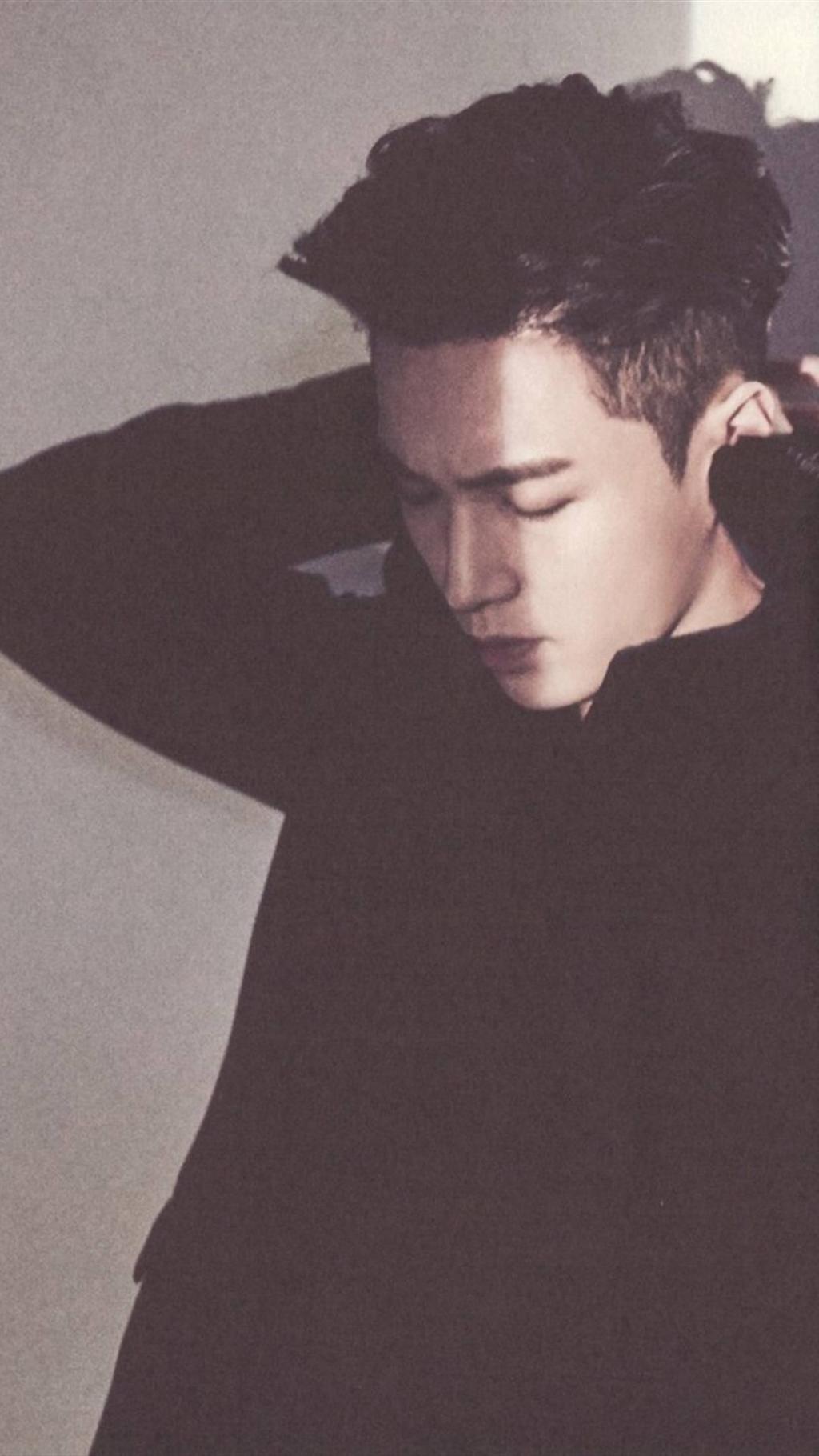 张艺兴帅气西装写真