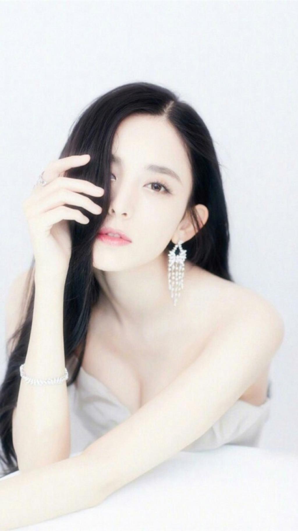 古力娜扎珠宝闪耀迷人写真