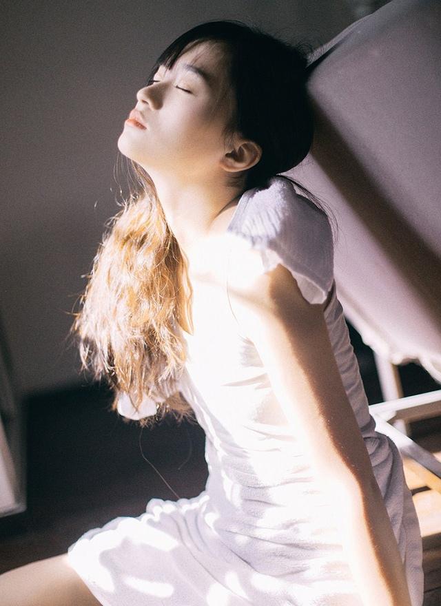 白皙氧气美女清纯唯美私房写真