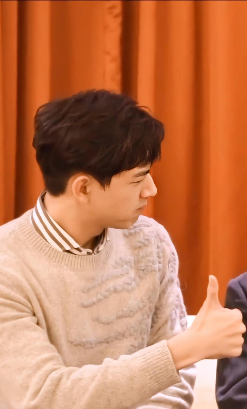 李现搞怪自拍写真