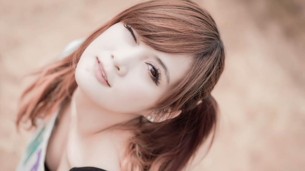 她站在时光深处