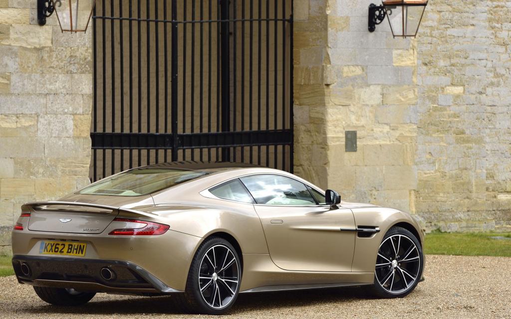 帅气2013款阿斯顿·马丁AM 310 Vanquish跑车