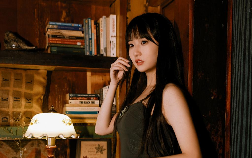 美丽动人的气质美女写真