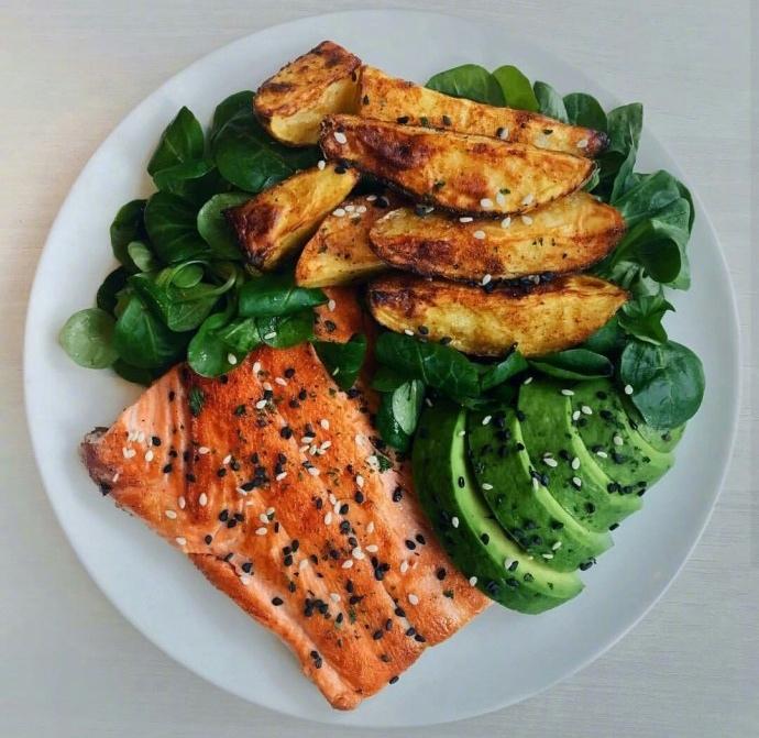 超营养的牛油果西餐