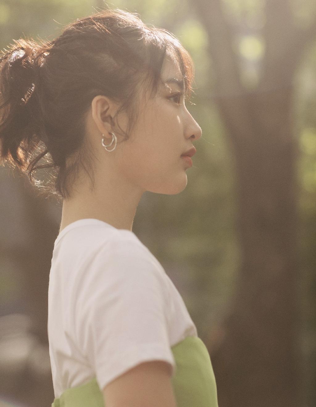 邓恩熙清新绿裙甜美仙气写真