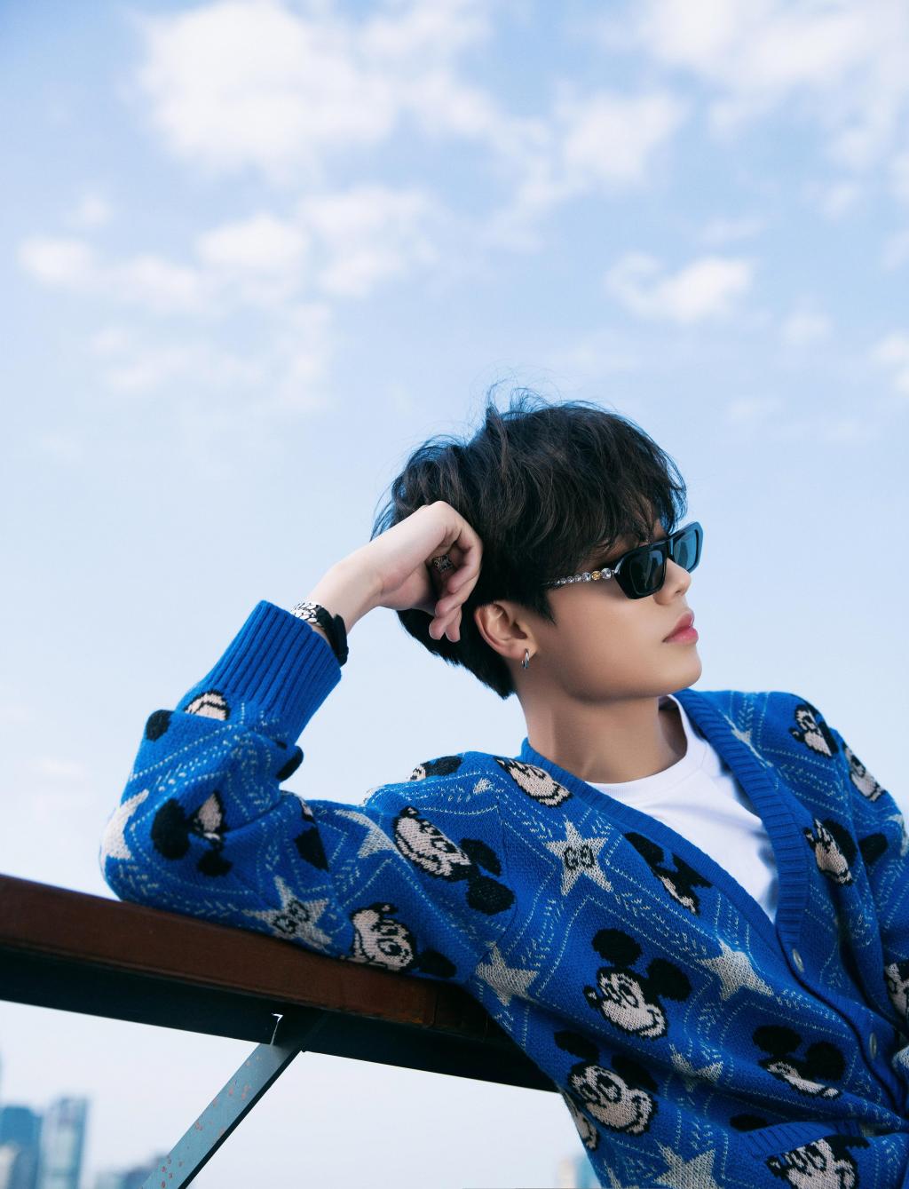 小鲜肉林彦俊清爽帅气写真