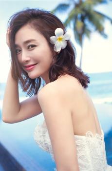 美女明星秦岚甜美婚纱写真