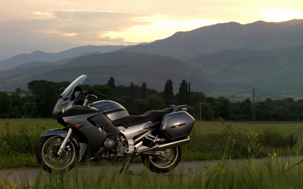 黑色炫酷摩托车