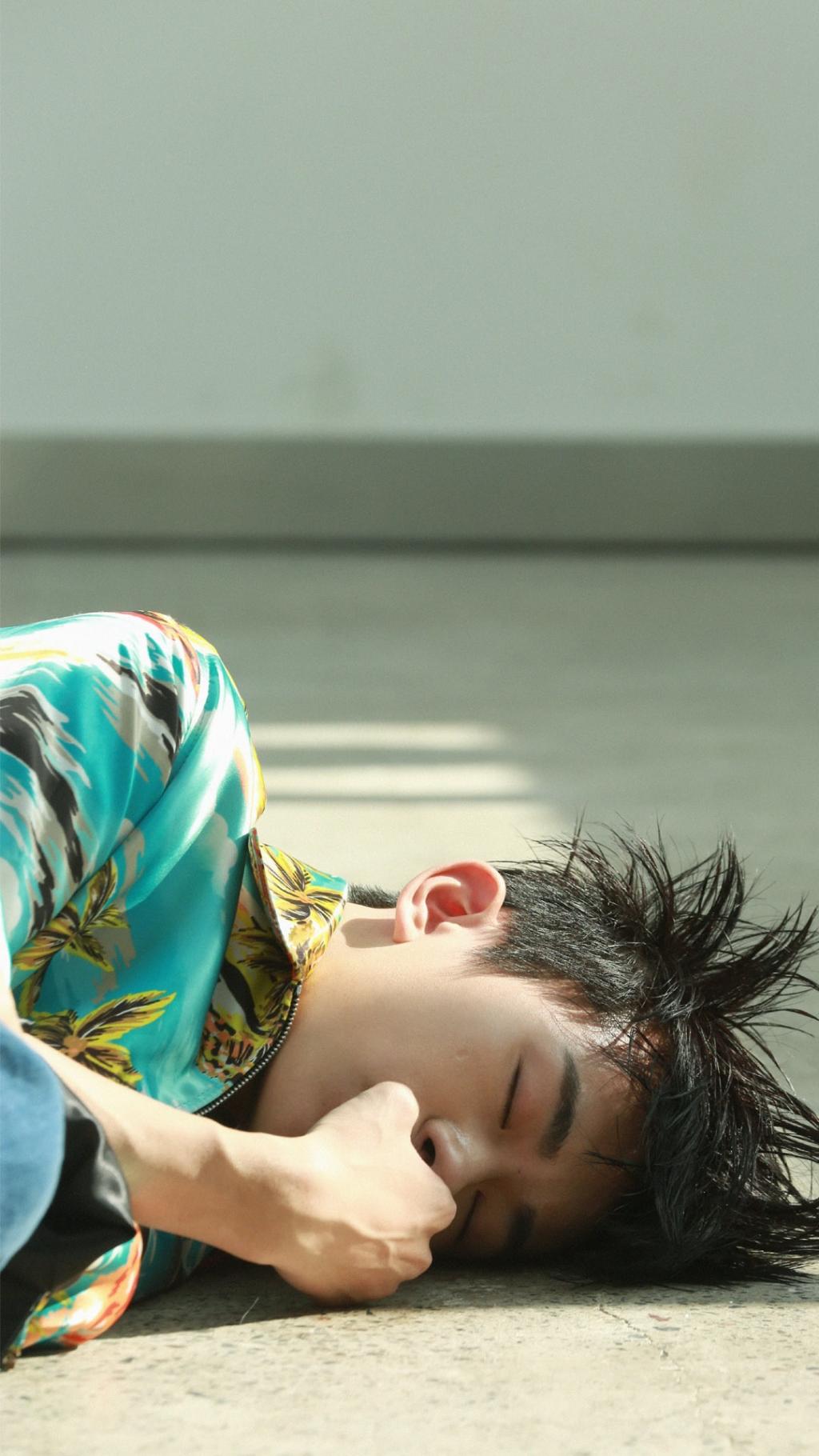 易烊千玺帅气写真