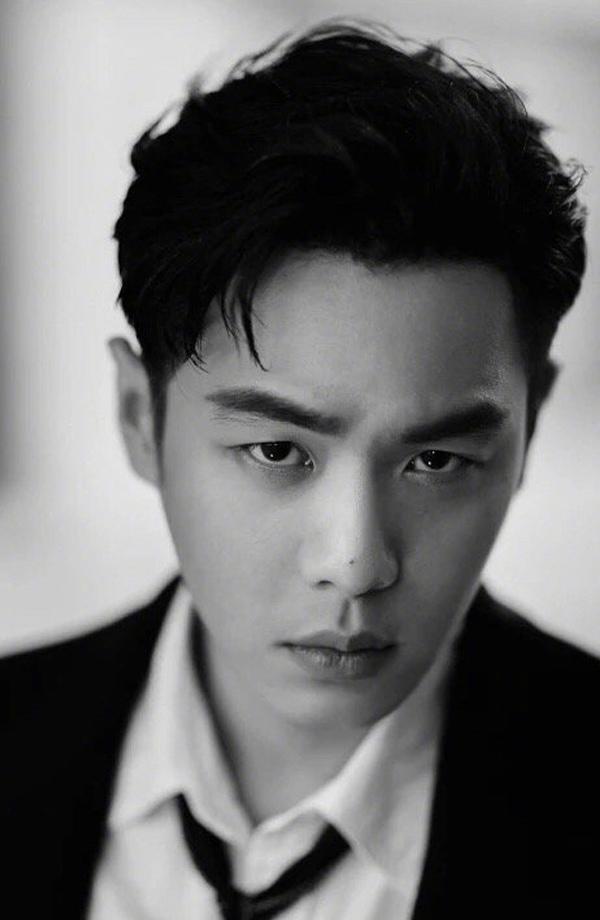 魅力男神张若昀帅气迷人写真