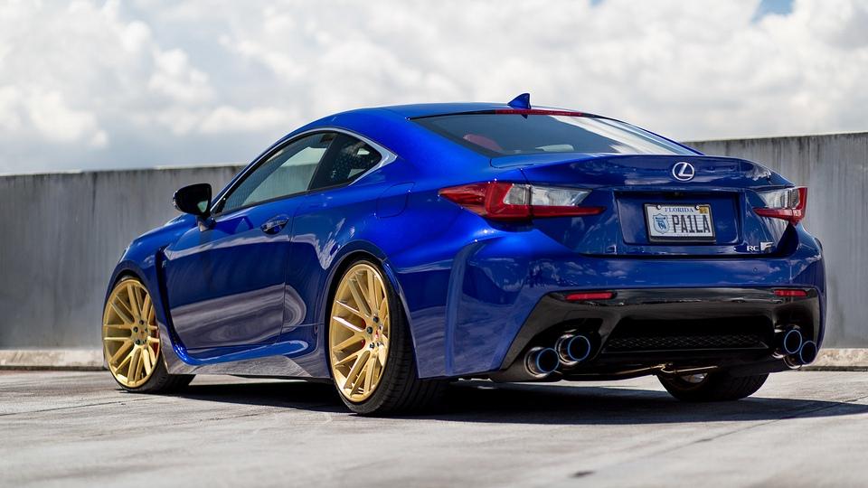 蓝色经典跑车雷克萨斯