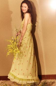 气质出众女神钟楚曦优雅写真