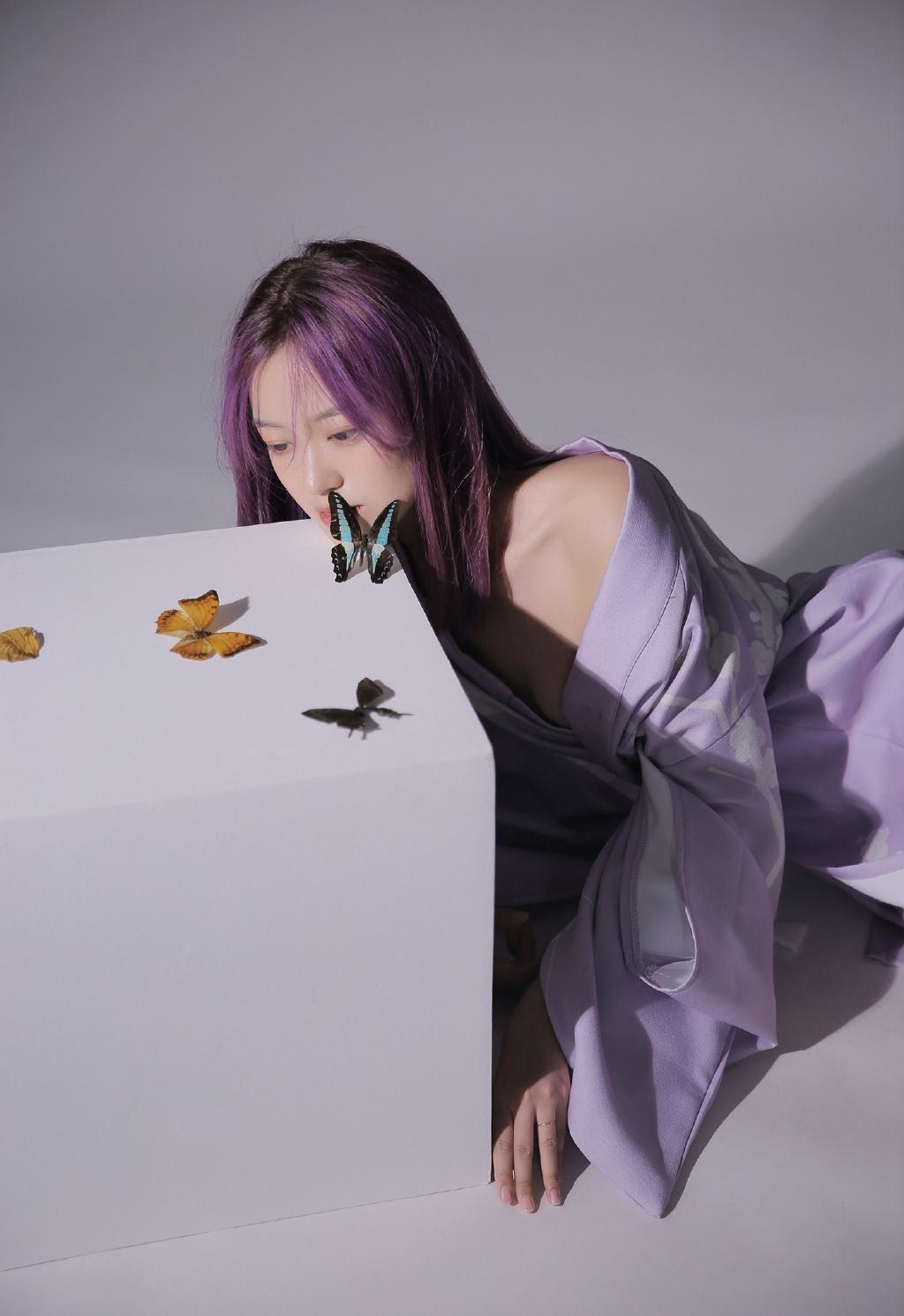 紫发和服美女香肩诱惑私房写真