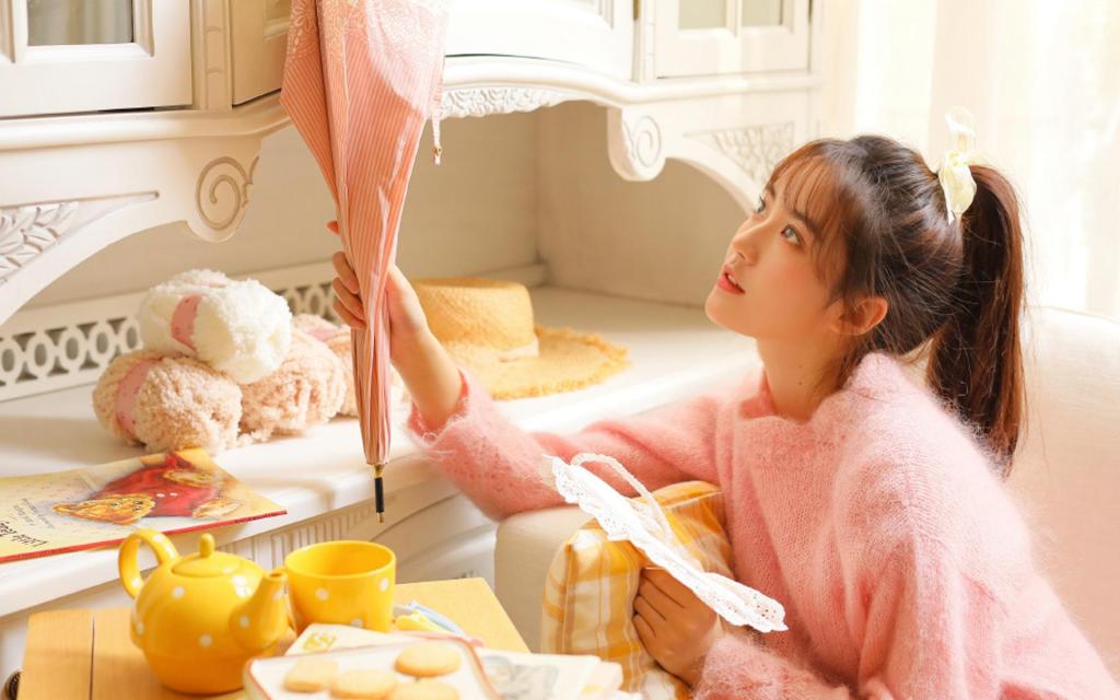 超级粉嫩美少女甜美居家私房写真