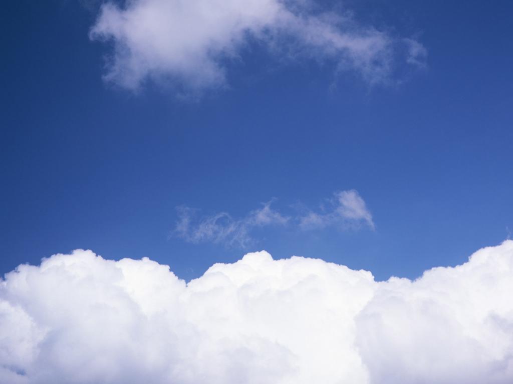 白云恋上了蓝天