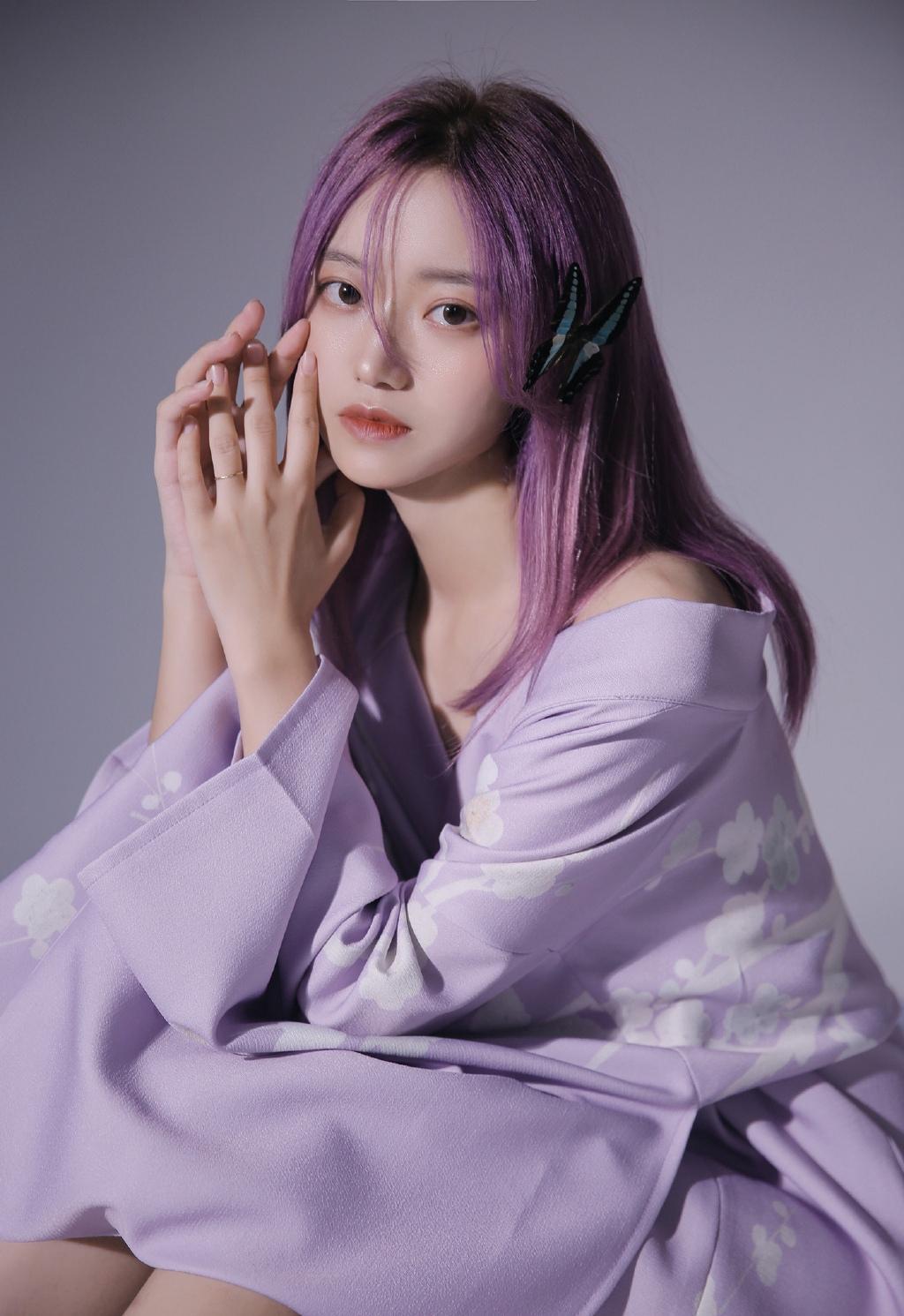 紫发和服美女香肩诱惑私房写真