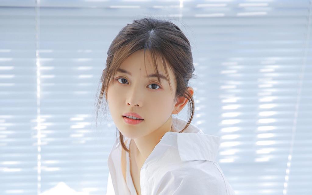 文艺青年女孩元气满满居家私房写真