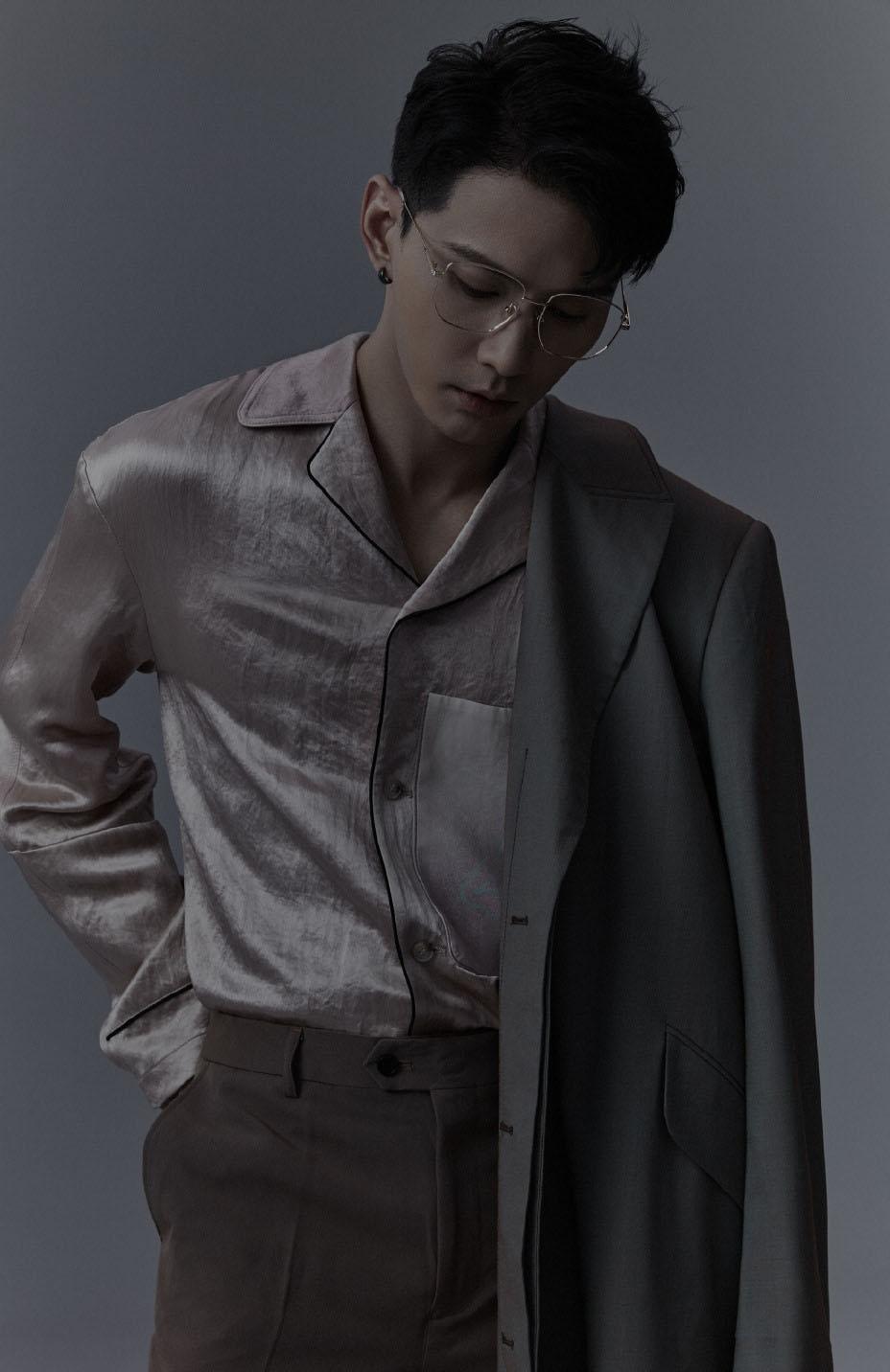 徐正溪高冷帅气时尚写真大片