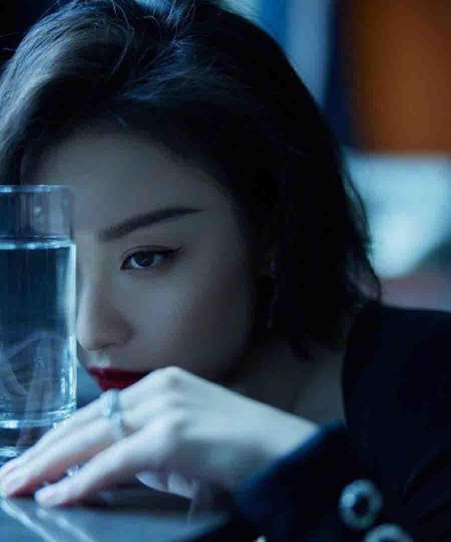 倪妮复古港风紧身宫廷小礼服性感写真