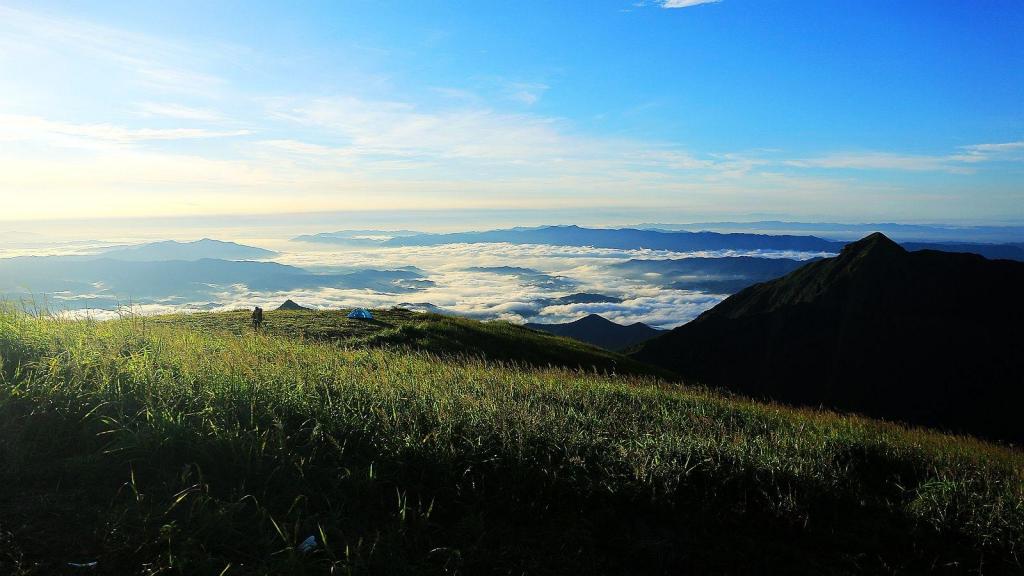 云雾间的优美壮观美景