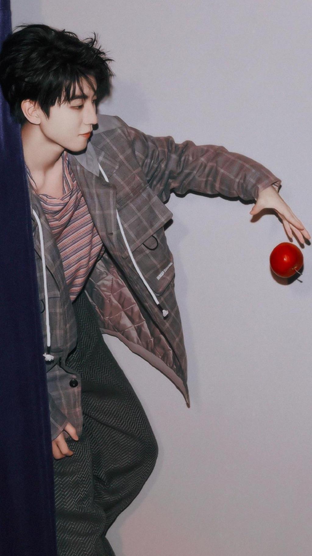 王俊凯复古风青春帅气写真