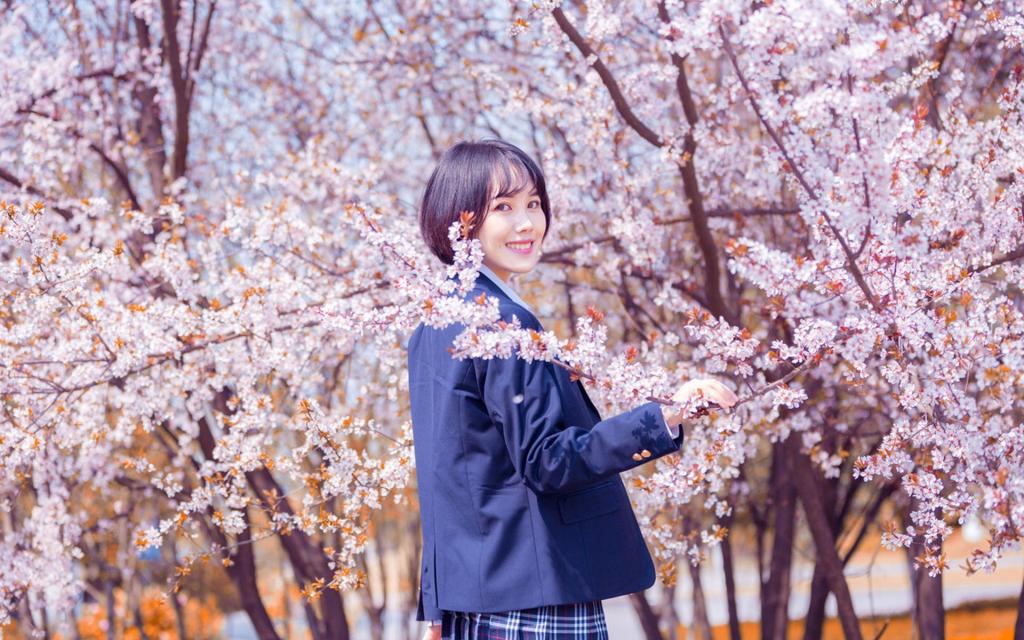 如花似玉的美人很倾城