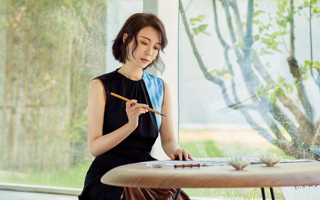 陈数淡然优雅知性大方迷人写真