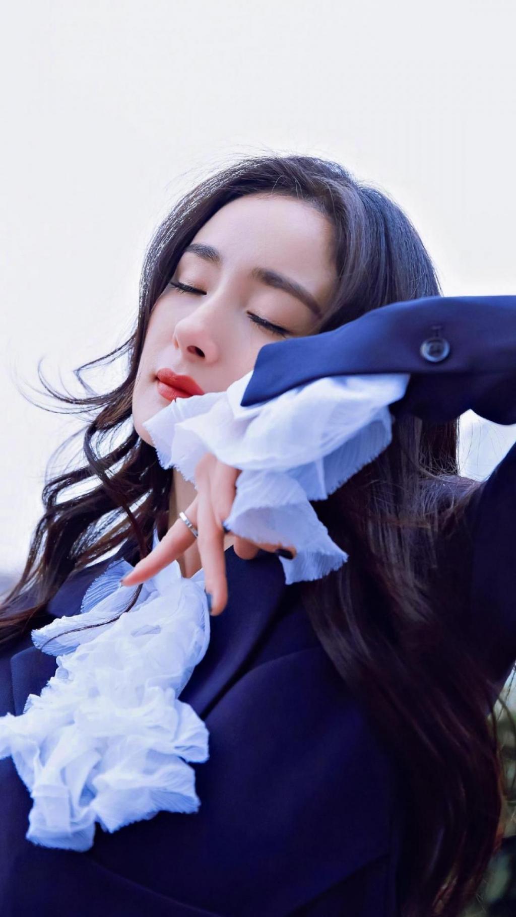 杨幂时尚气质迷人写真