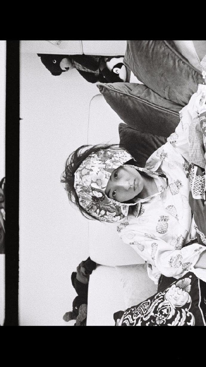 张子枫黑白俏皮风格写真