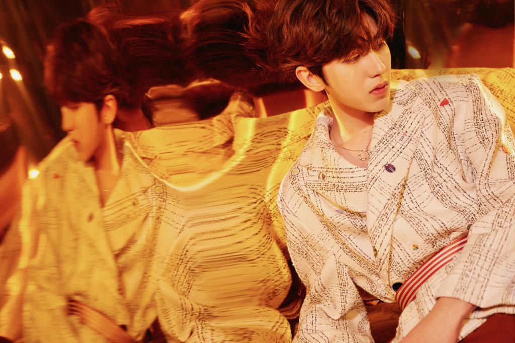 小鲜肉蔡徐坤时尚优雅写真