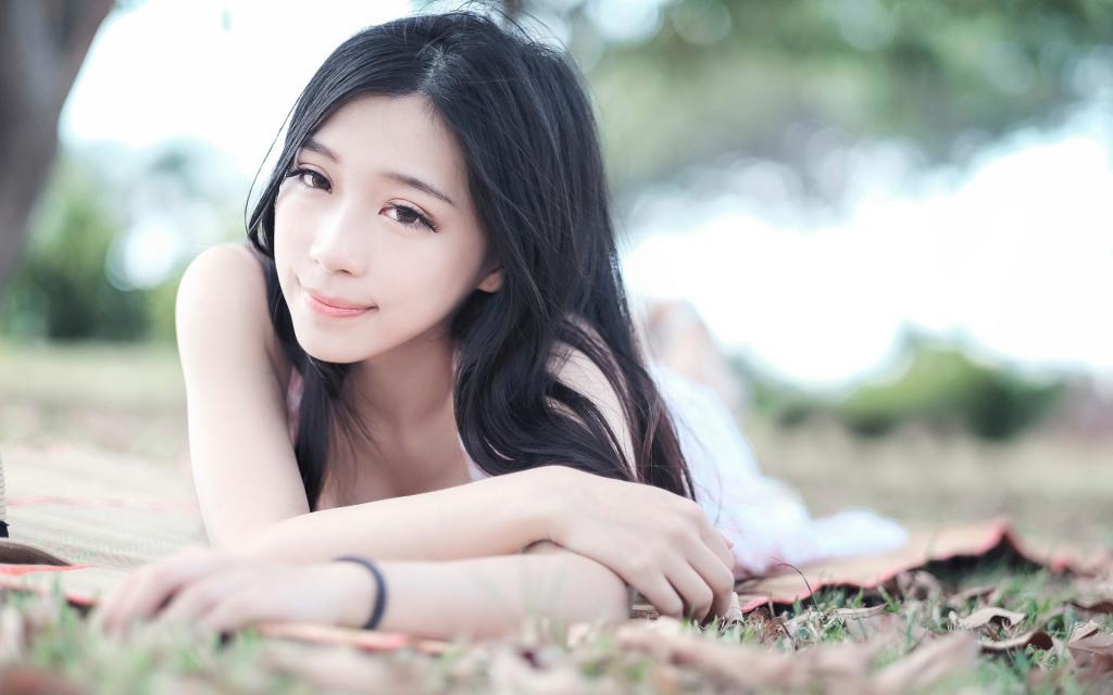 优雅知性的清纯美女写真