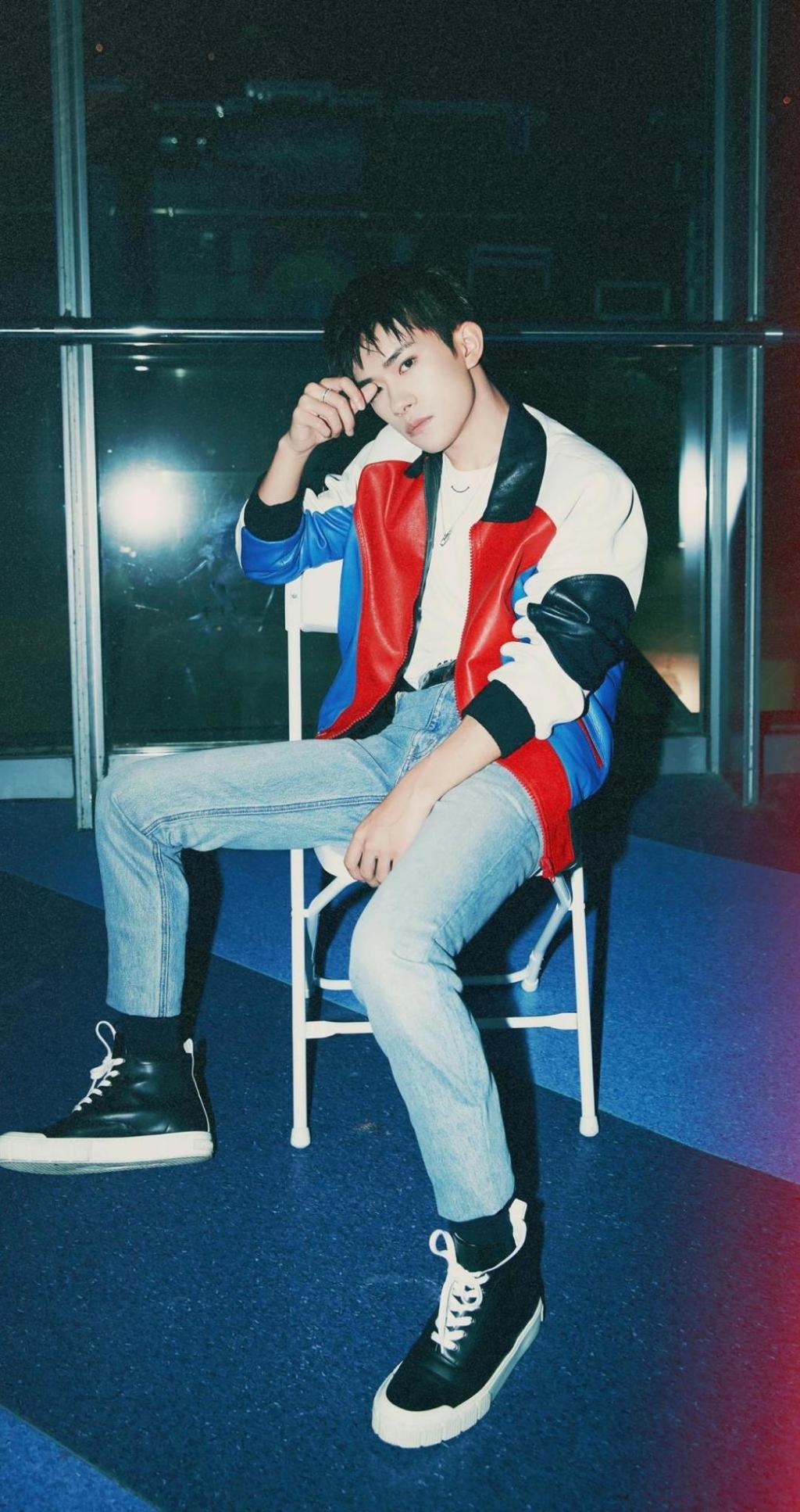 潮流男孩易烊千玺帅气迷人写真