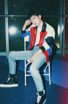 潮流男孩易烊千玺帅气迷人写真-1