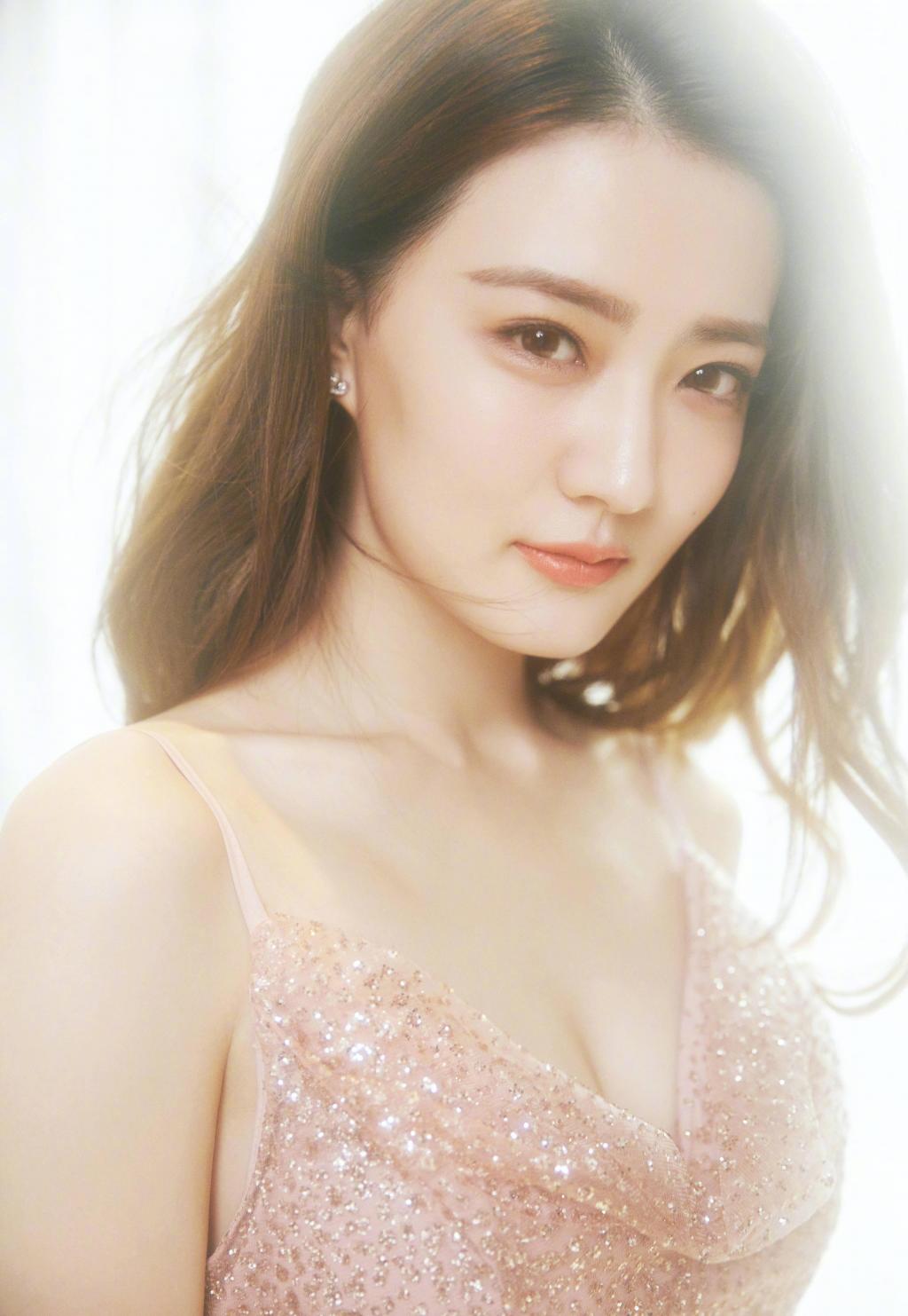 美艳动人徐璐优雅气质写真