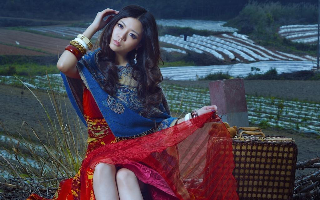 美女露露风情写真