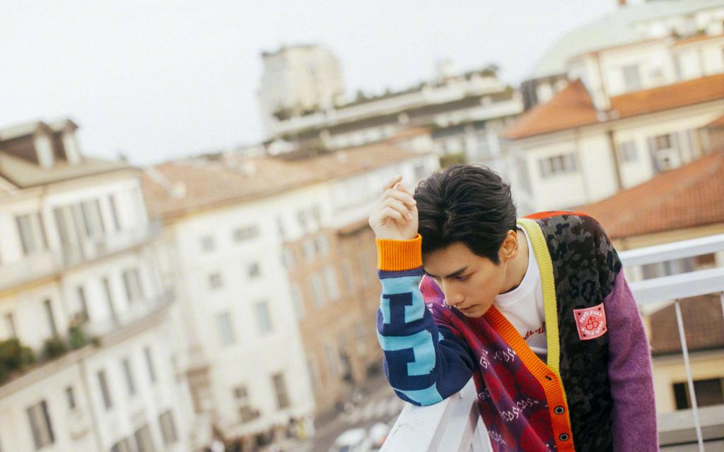 成熟型男罗云熙帅气时尚迷人写真