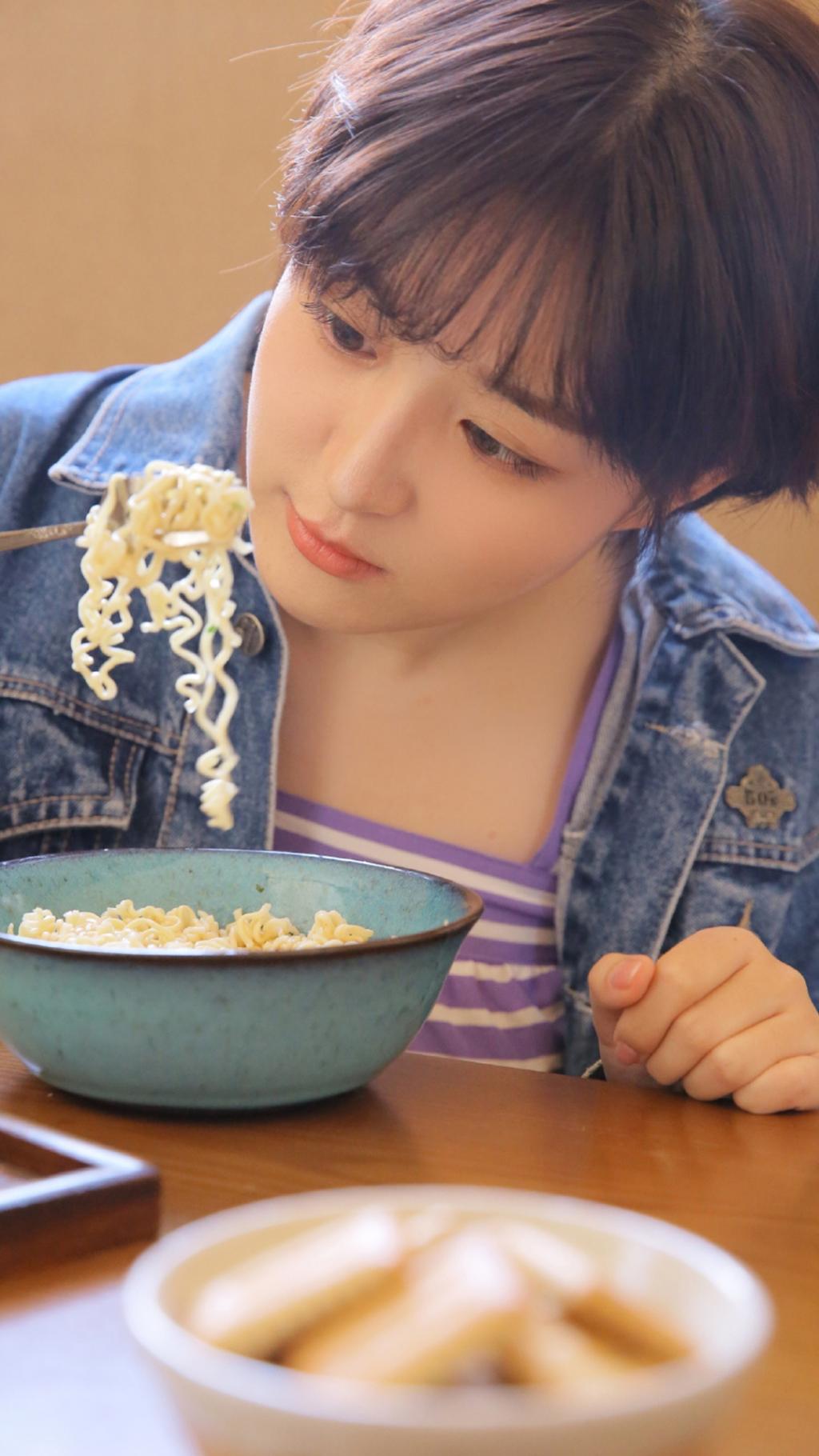 气质美女居家甜美写真