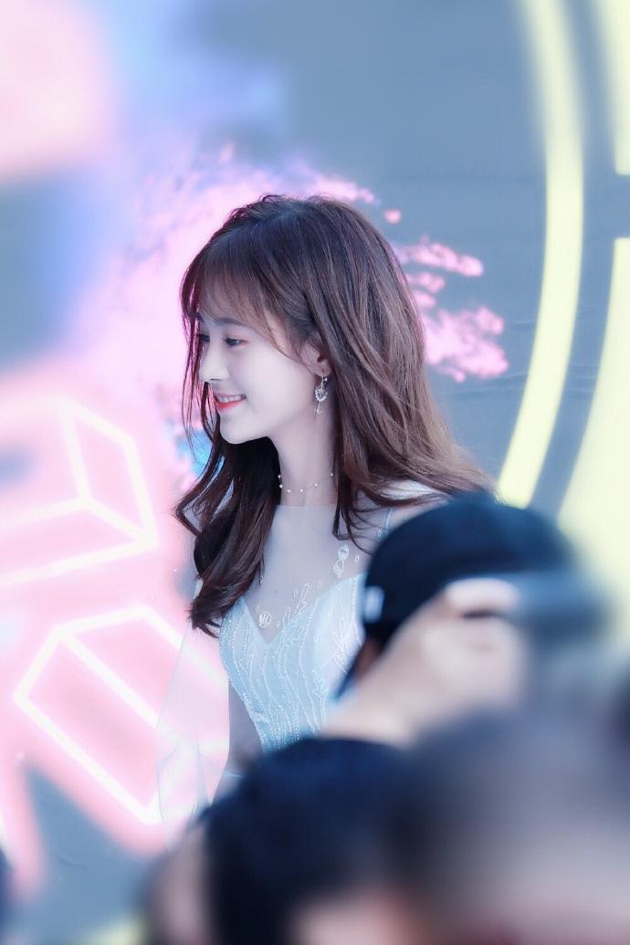 鞠婧祎薄纱长裙性感清纯仙气写真