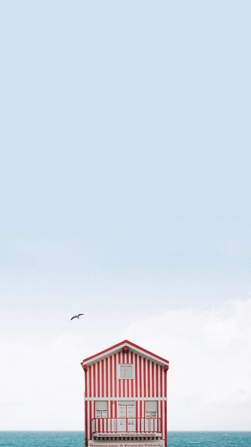 浅蓝色天空小清新小房子