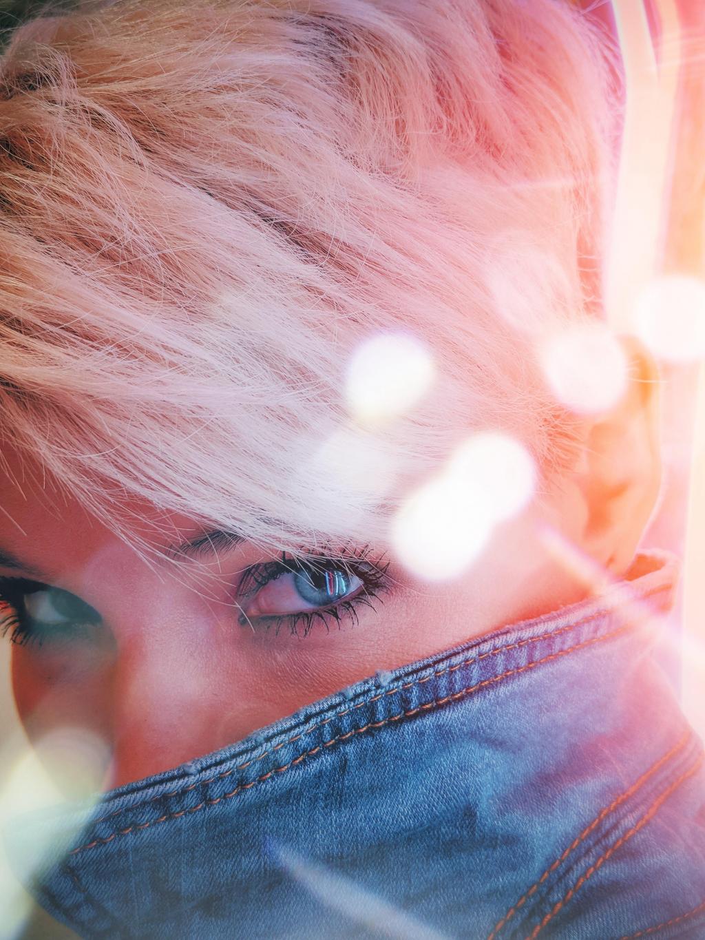 帅气的短发女孩