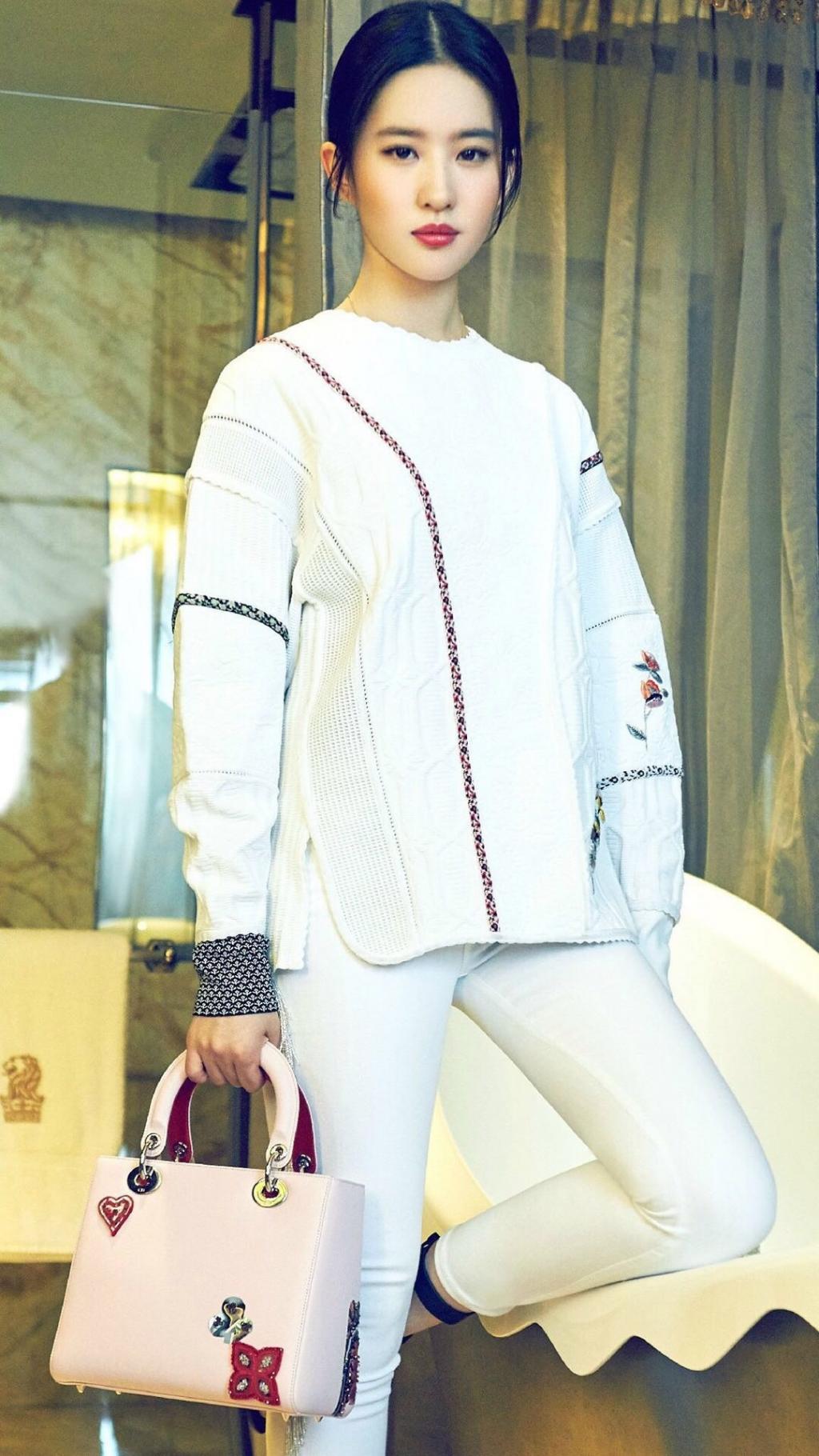 刘亦菲气质优雅女神写真