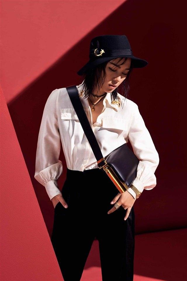 歌手周笔畅炫酷写真