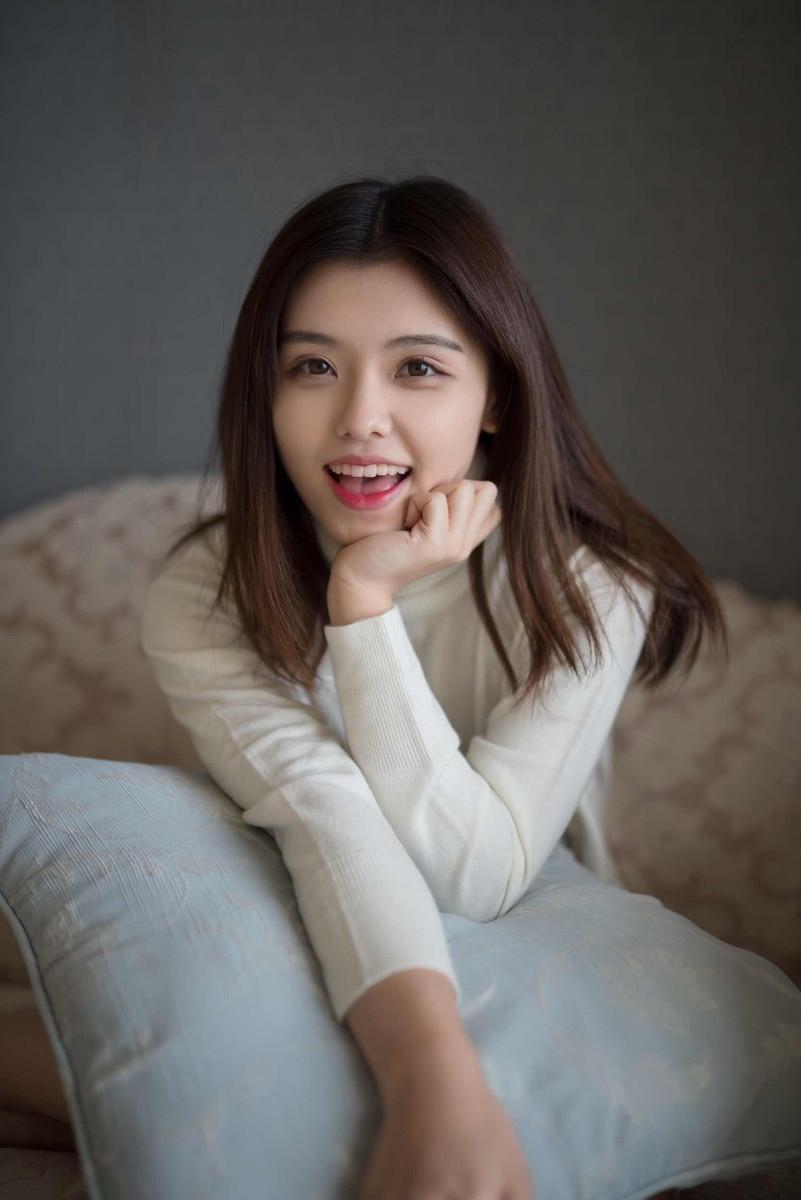 清纯美女可爱搞怪居家写真