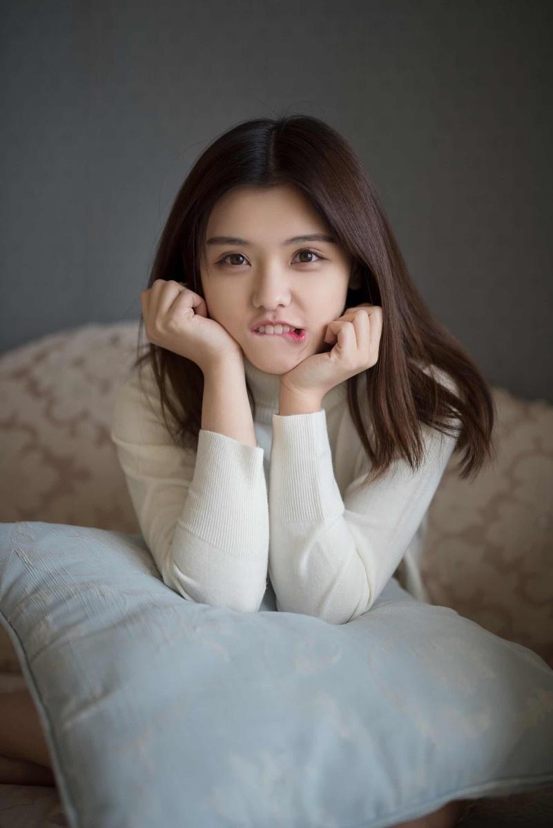 清纯美女可爱搞怪居家写真