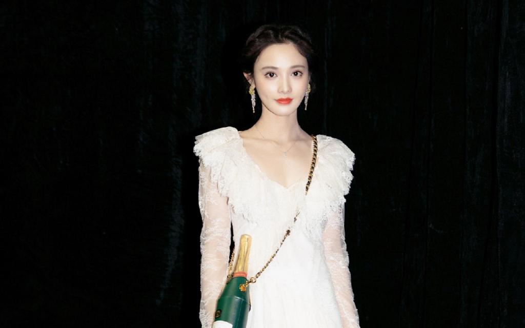 彭小苒性感知性诱人写真