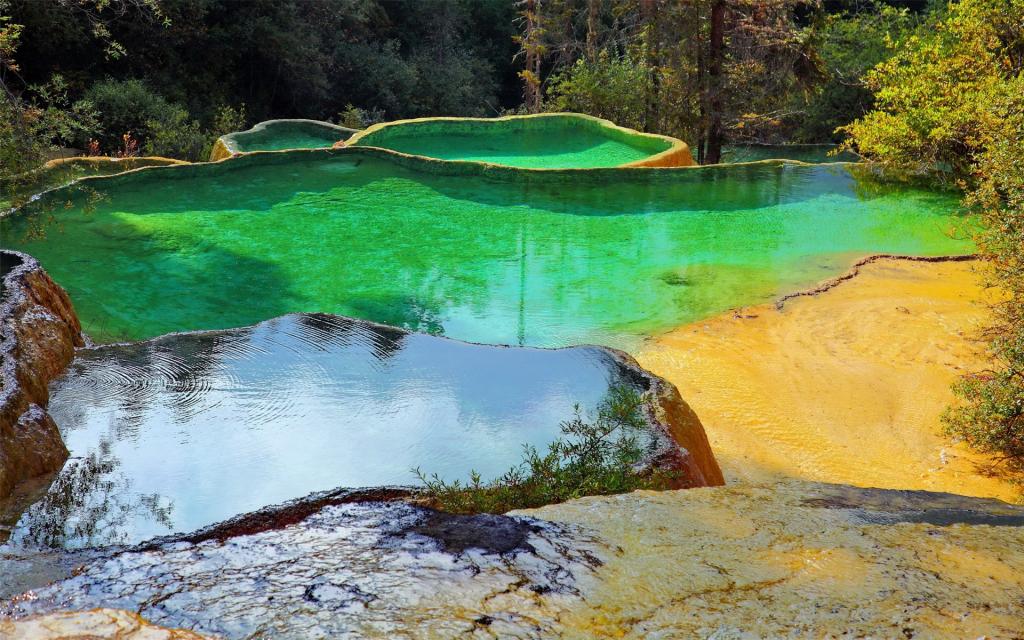 黄龙五彩池风景
