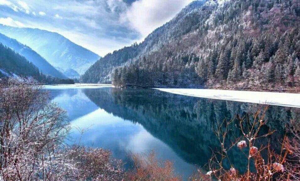 九寨沟白皑皑的唯美雪景