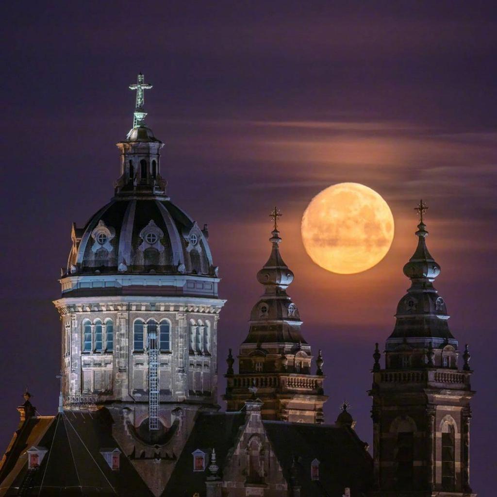 今年最后一次超级月亮